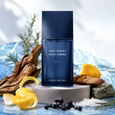 اسانس عطر ایسه میاکه بلو (L’Eau d’Issey Pour Homme Bleu Astral) | مردِ آرام و ماجراجو | رایحهای خنک، مرکباتی و چوبی با حسی تمیز، دریایی و مدرن